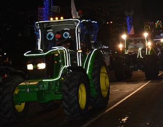 У Черкасах пройшов перший в Україні парад ілюмінованих тракторів